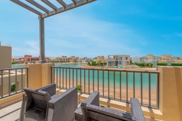 NEW! 2BR Duplex in Tawila, Gouna Private Jacuzzi, Garden, Lagoon & Pool