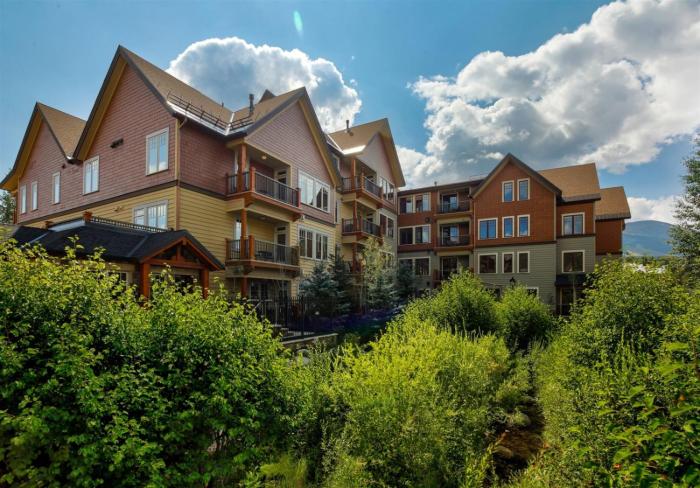 Luxury 3 Bedroom Water House On Main Street Condo W Pool, Hot Tubs, Fitness Center!