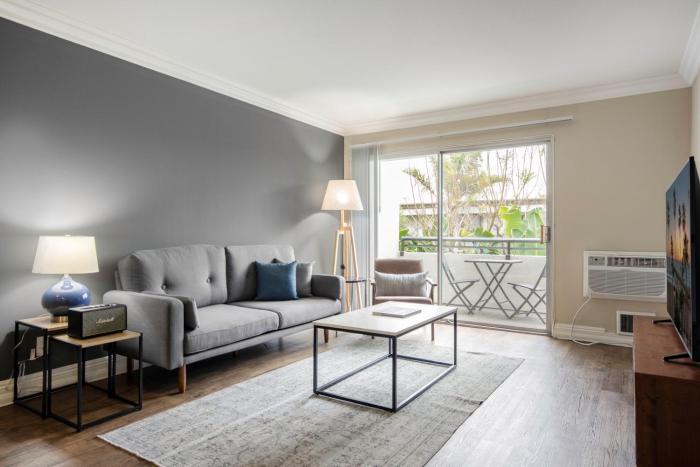 Westside 1BR w Pool Gym Bball Tennis Courts LAX-85