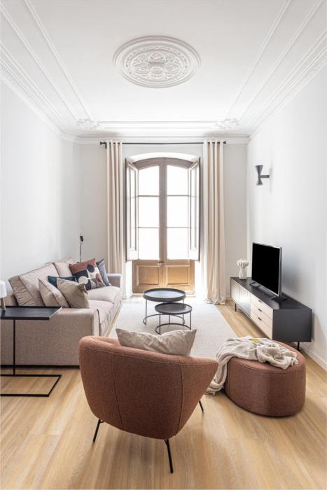 Premium 1 - 2 bedroom design apartments near Merce square