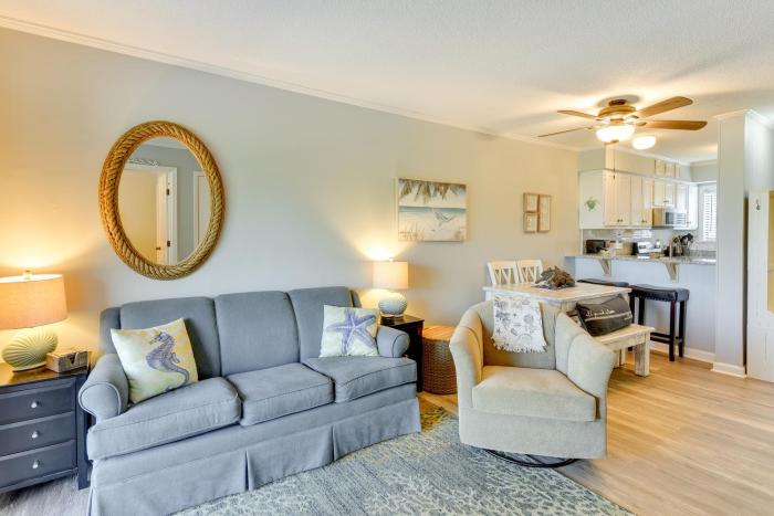 Less Than 1 Mi to Beach Hilton Head Island Condo with Pool!