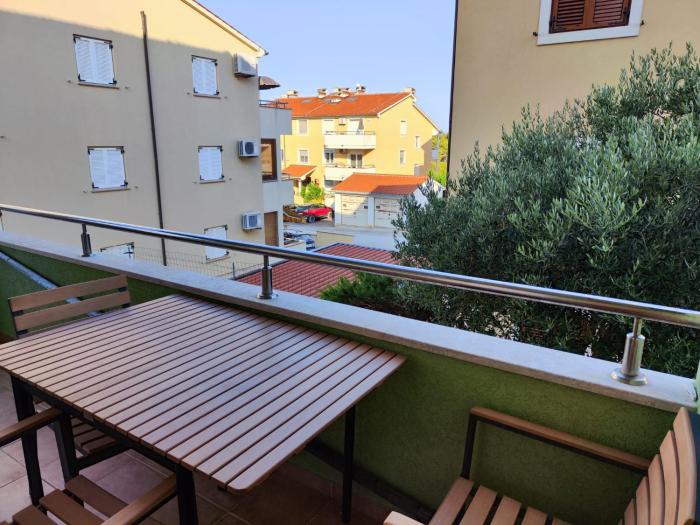Apartment Agava, 200m from Kamenjak, own terrace, garden and parking, new kitchen