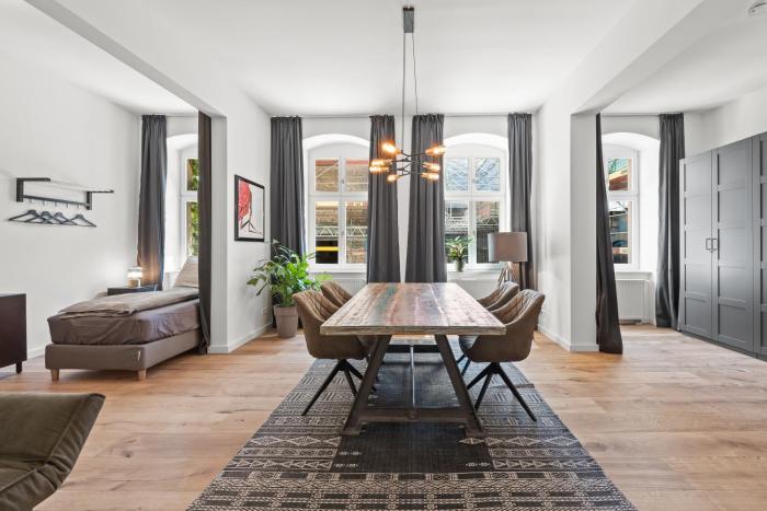 The Straßburger, stylish 3 BR apartment in Mitte, group & family friendly, 4- 6 Guests