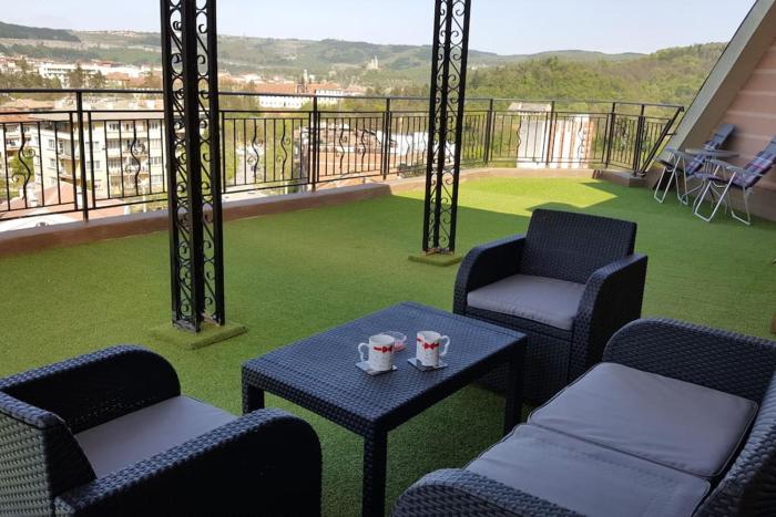 UNIQUE Studio- Great Balcony and View! PARKING possibility!