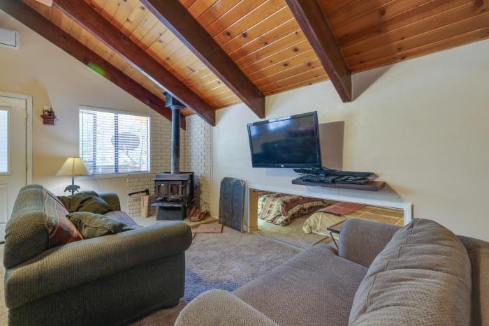 Pinecrest Dodge Ridge Cabin: Shared Outdoor Space