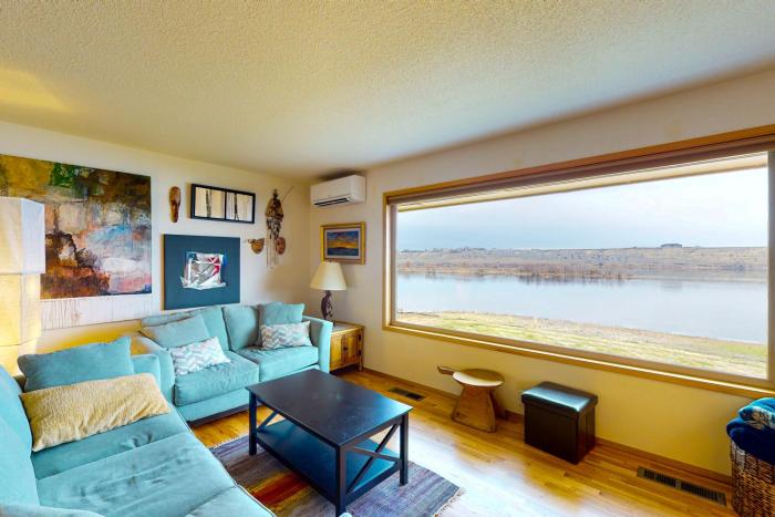 Waterfront Gem w Furnished Patio! Columbia Vista