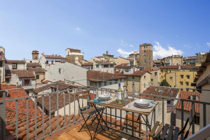 Panoramic loft with terrace near Ponte Vecchio