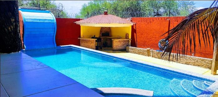 Casa vacacional en Tequesquitengo con alberca privada y vista al lago