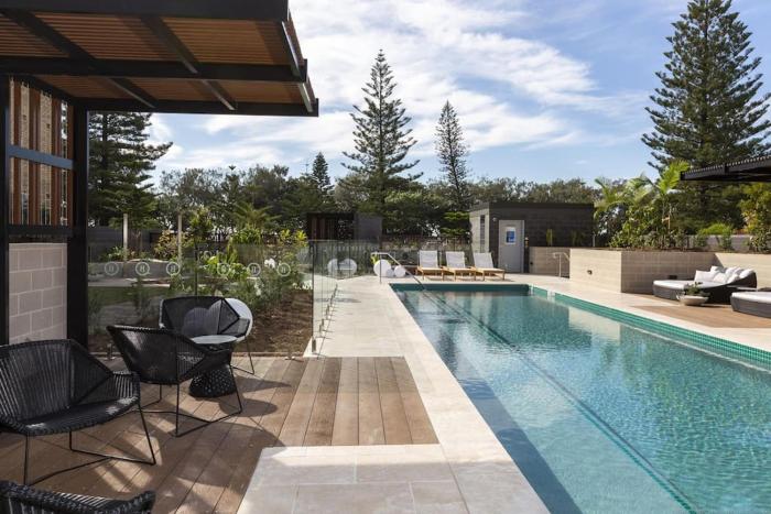 Burleigh Beach Escape with Stunning Sunset Views