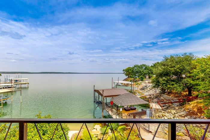 Hot Tub & Views: Luxe Lake Bridgeport Retreat