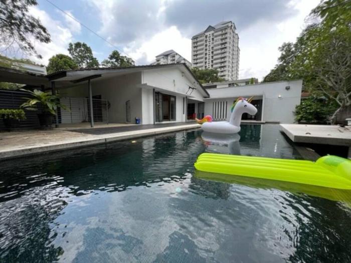 Bungalow with Pool Karaoke PJ 12