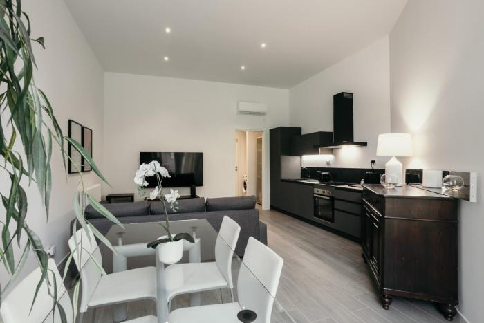 GuestHost - Studio 1 Deisgn Apartment with Car Parking!