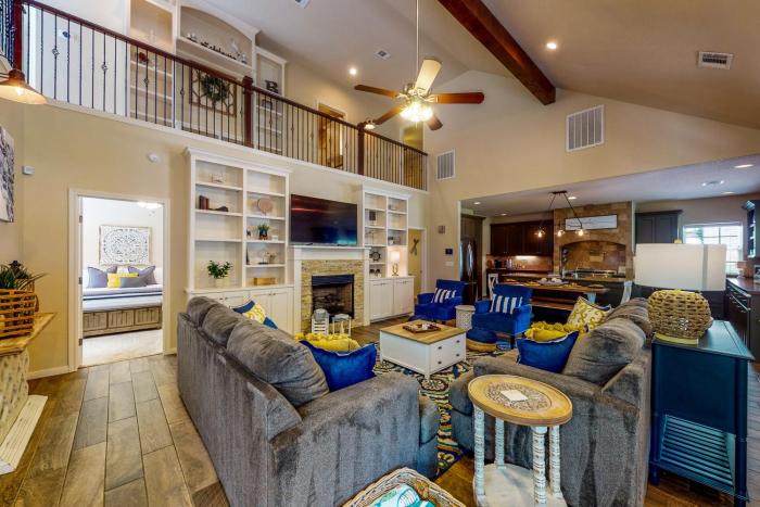 Patio Oasis w Hot Tub! Lake Livingston Estate