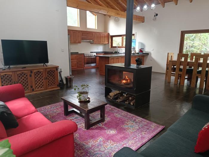 Casa con quincho y piscina privados