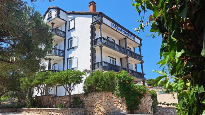 Apartment with a direct view of the sea