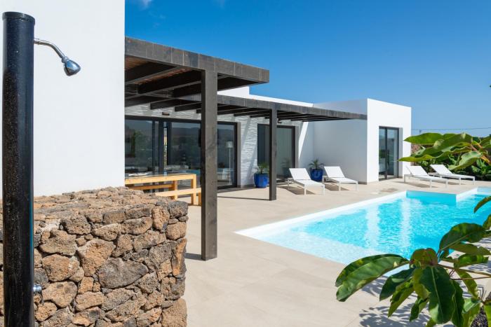 Villa Gamma, heted pool by FuerteventuraVillas