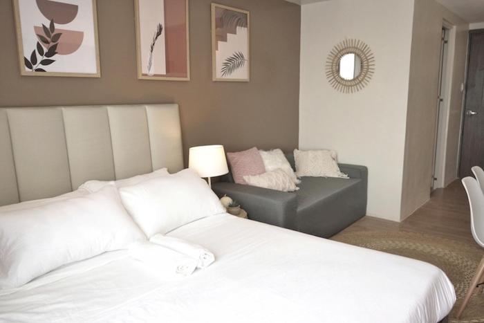 Quince Studio w Balcony Orochi Staycation PH at Loop Tower CDO