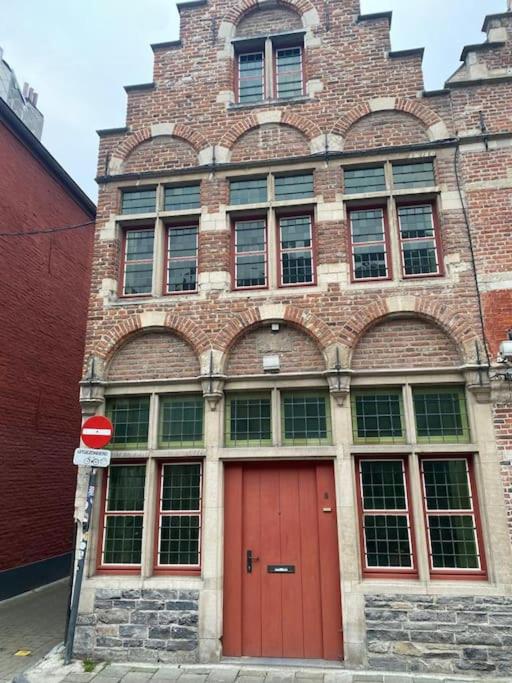 1597 Medieval modern house