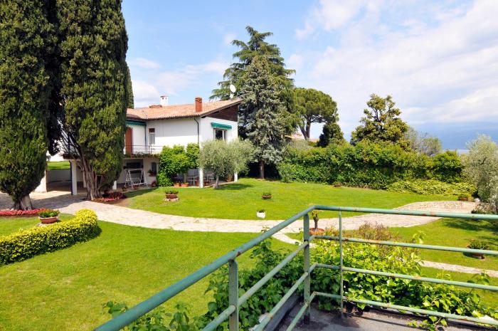 Villa Cecilia fronte spiaggia con aria condizionata e ampio giardino
