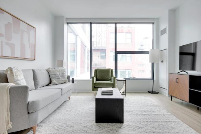 W Loop 1BR w Gym Pool in heart of Greektown CHI-530