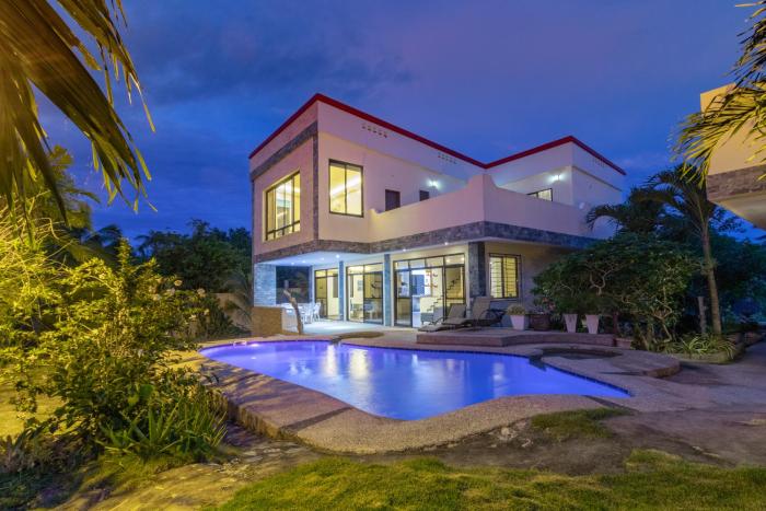 Luxury Villa a unique Paradise directly on the Sea