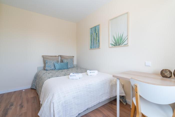 Host Wise - Fantastic Contemporary Flat w Balcony