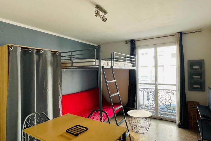 Lovely studio near the old port and train station