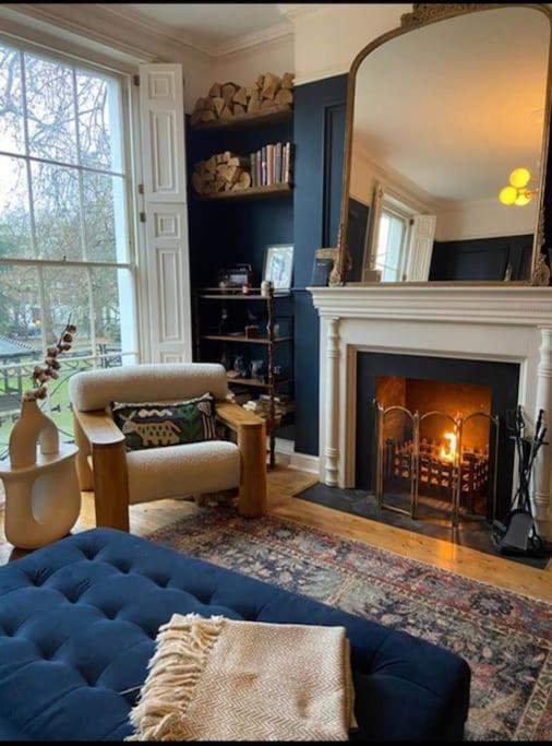 Gorgeous Grade II Listed Georgian House - Leafy Square Views - Central London