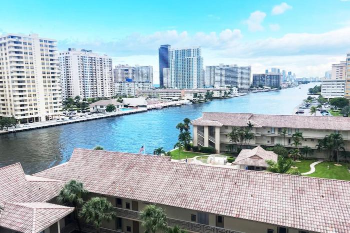 Beachy Vibes Studio, 2 Full Beds, Near Everything