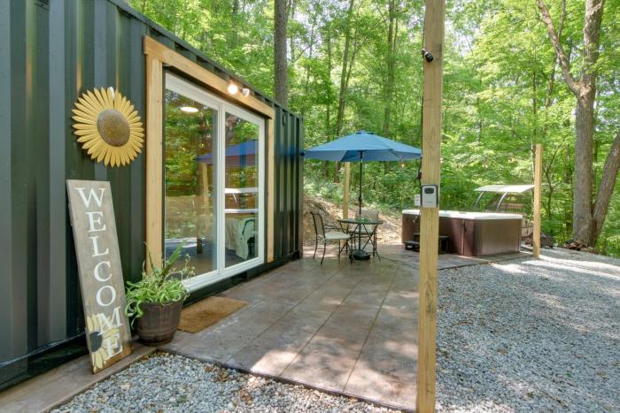 Tiny Home with Hot Tub By Mohican State Park!