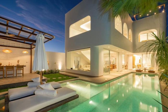 4bd Mediterranean Canggu Villa with Rooftop and Private Pool