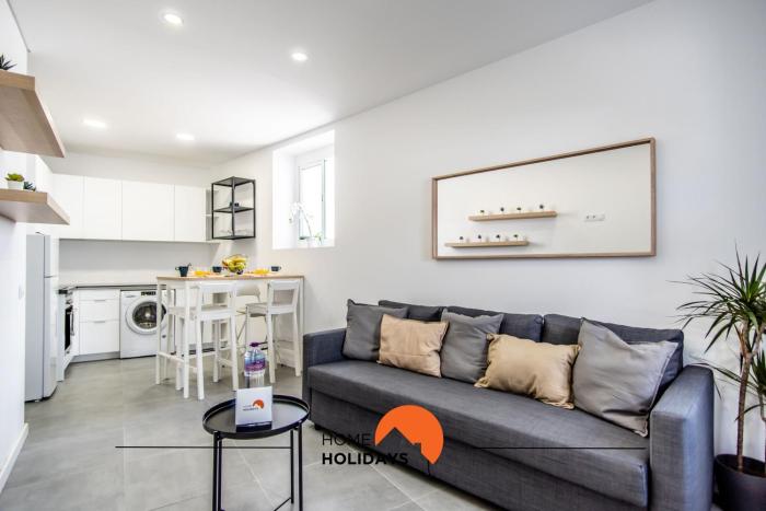 #163 Dr José Silva 17 by Home Holidays