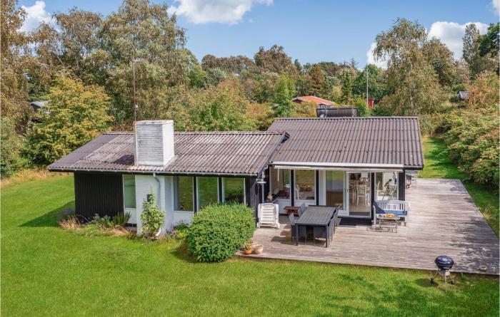 3 Bedroom Cozy Home In Sjællands Odde