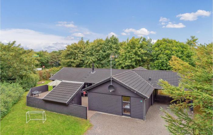 Lovely Home In Oksbøl With Sauna