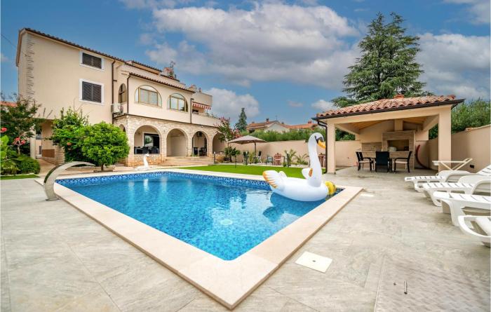 2 Bedroom Lovely Apartment In Medulin