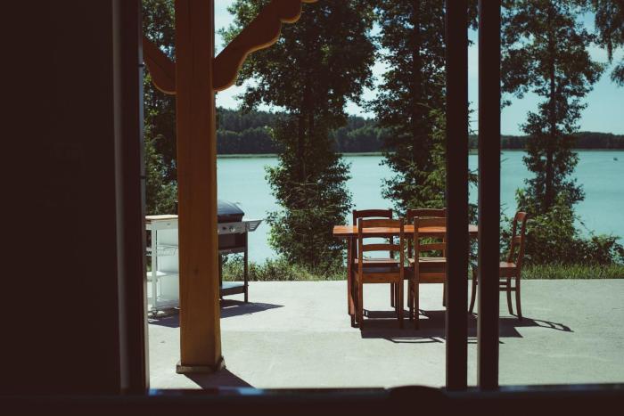 Dom z linią brzegową nad jeziorem Ryńskim - Mazury Wejdyki