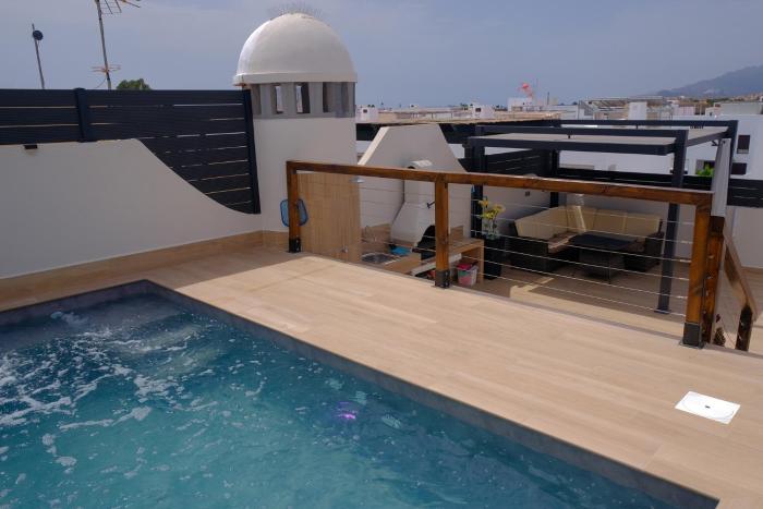 EL ÁTICO DE TERESA con PISCINA PRIVADA CLIMATIZADA a 250m playa