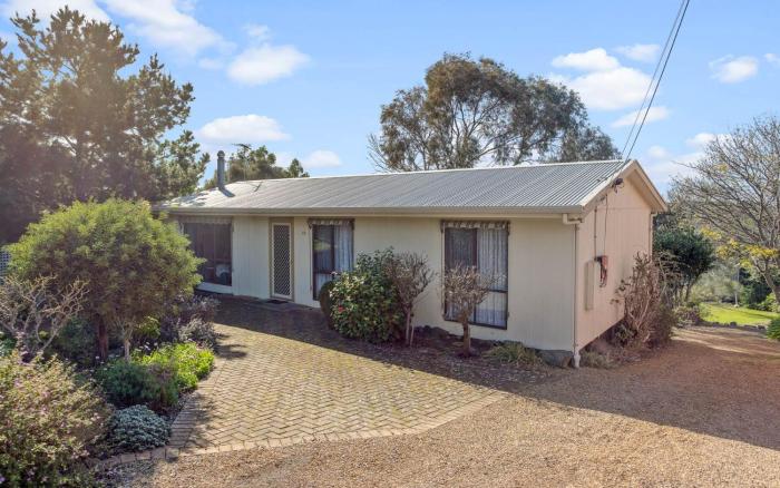 Comfortable Elevated Holiday Home