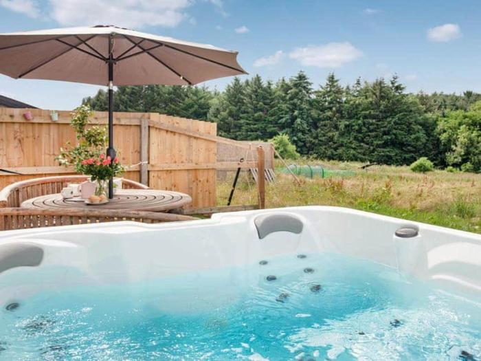 2 Bed Cottage - Hot Tub Garden Parking