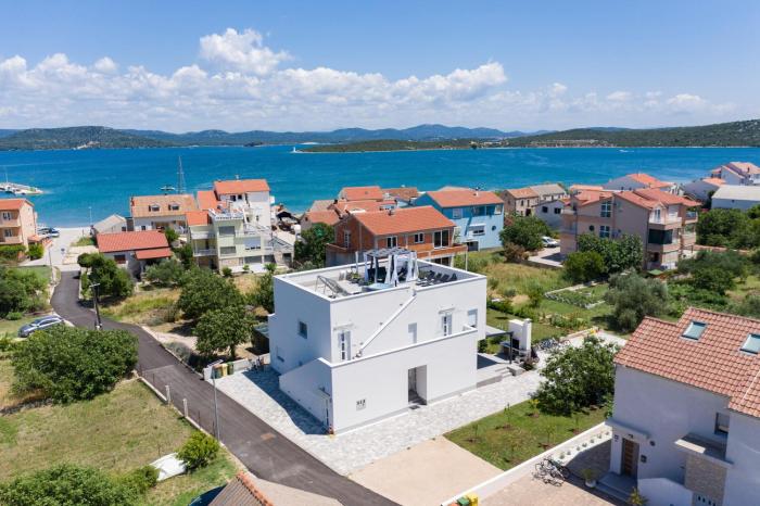 Apartments by the sea Betina, Murter - 20450