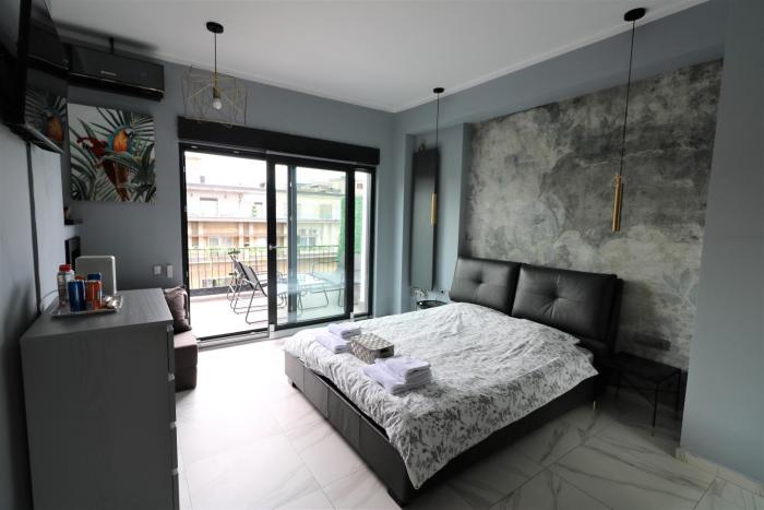 Deluxe Skyline Retreat Studio - Old Town Bucharest