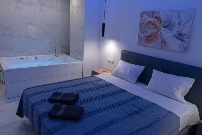 Athens Jacuzzi apartment