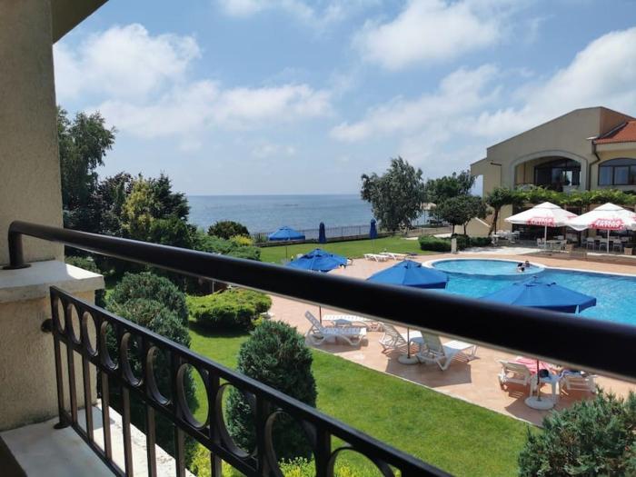 3 bedroom seaview apartment 2nd floor