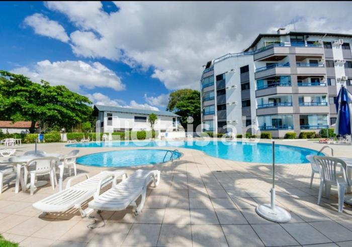 C133 Aconchegante cobertura em condomínio de frente para o mar na praia de Canasvieiras