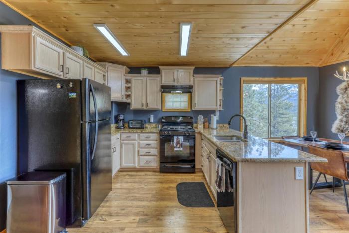 452 Swiss Village Dr