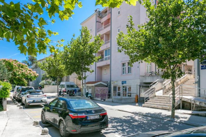 Apartments with WiFi Makarska - 20217