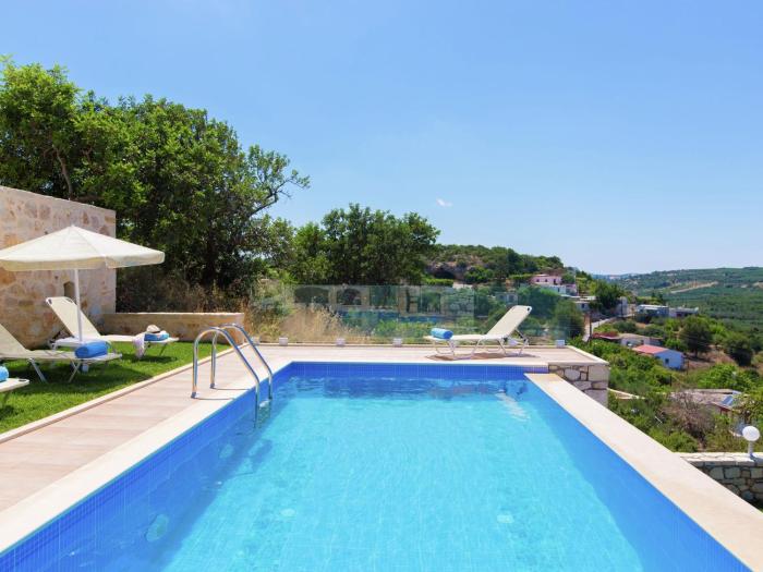 Villa in Crete with Private Pool & Beaches Nearby