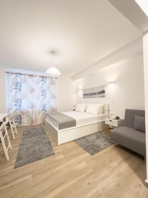 Petite Retreat in Kolonaki, Athens Netflix