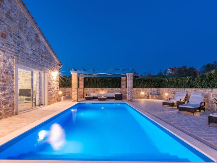 Private Pool Villa in Suko an