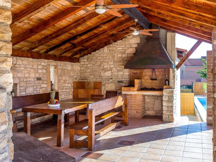 Rustic holiday home in Medulin with private pool